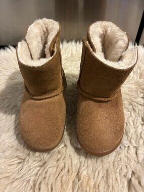 Kids UGGS.  Size 6.